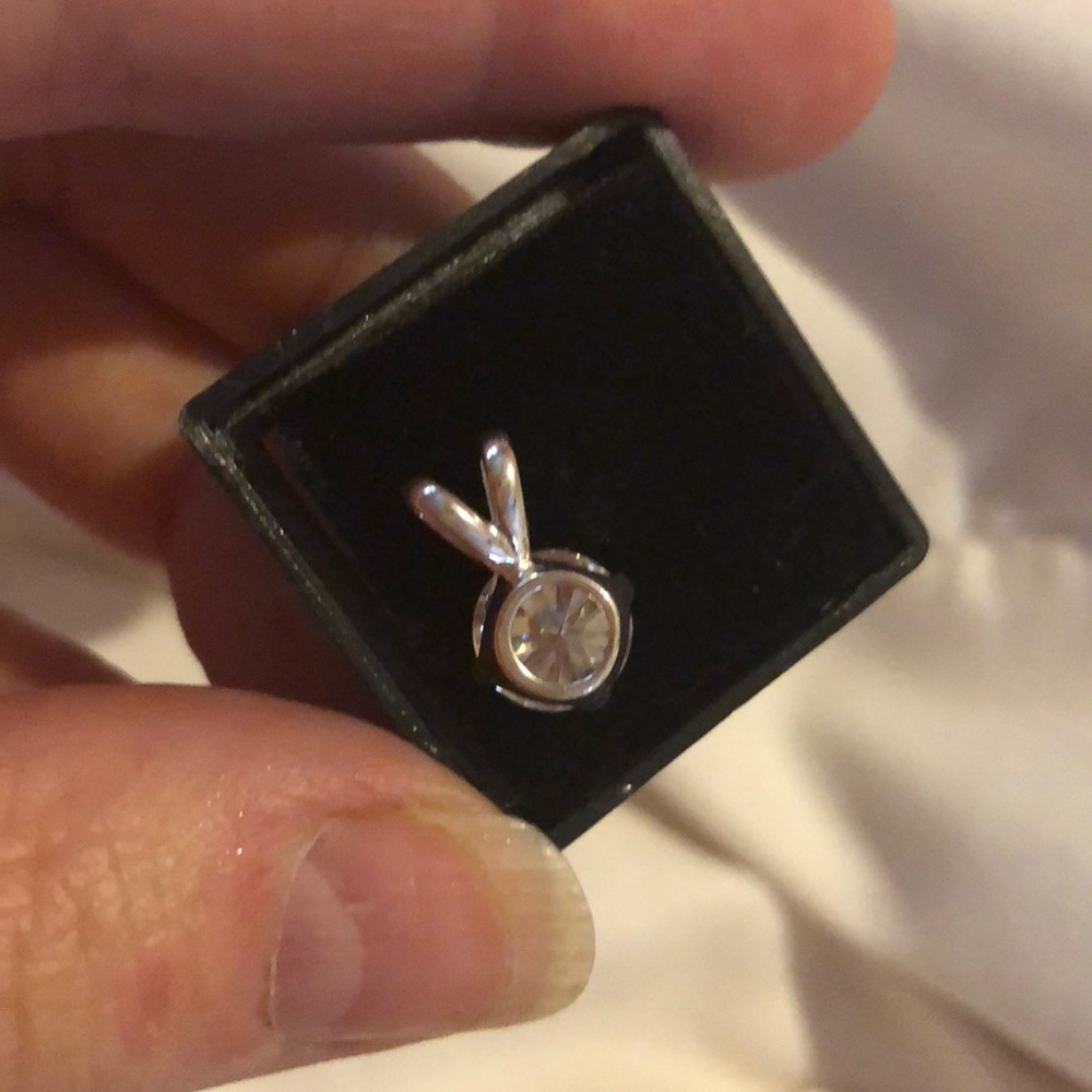 2ct D, VVS1 Moissanite Pendant - Argentium Silver - Picture 4 of 15